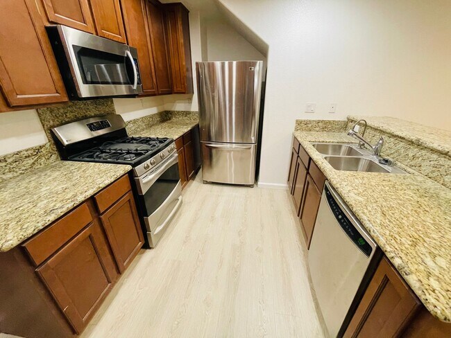 Foto del edificio - Gorgeous 3 Bed/3 Bath Home in Peaceful Community - Impeccably Maintained