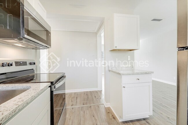 Foto del edificio - 4025 Loys Dr