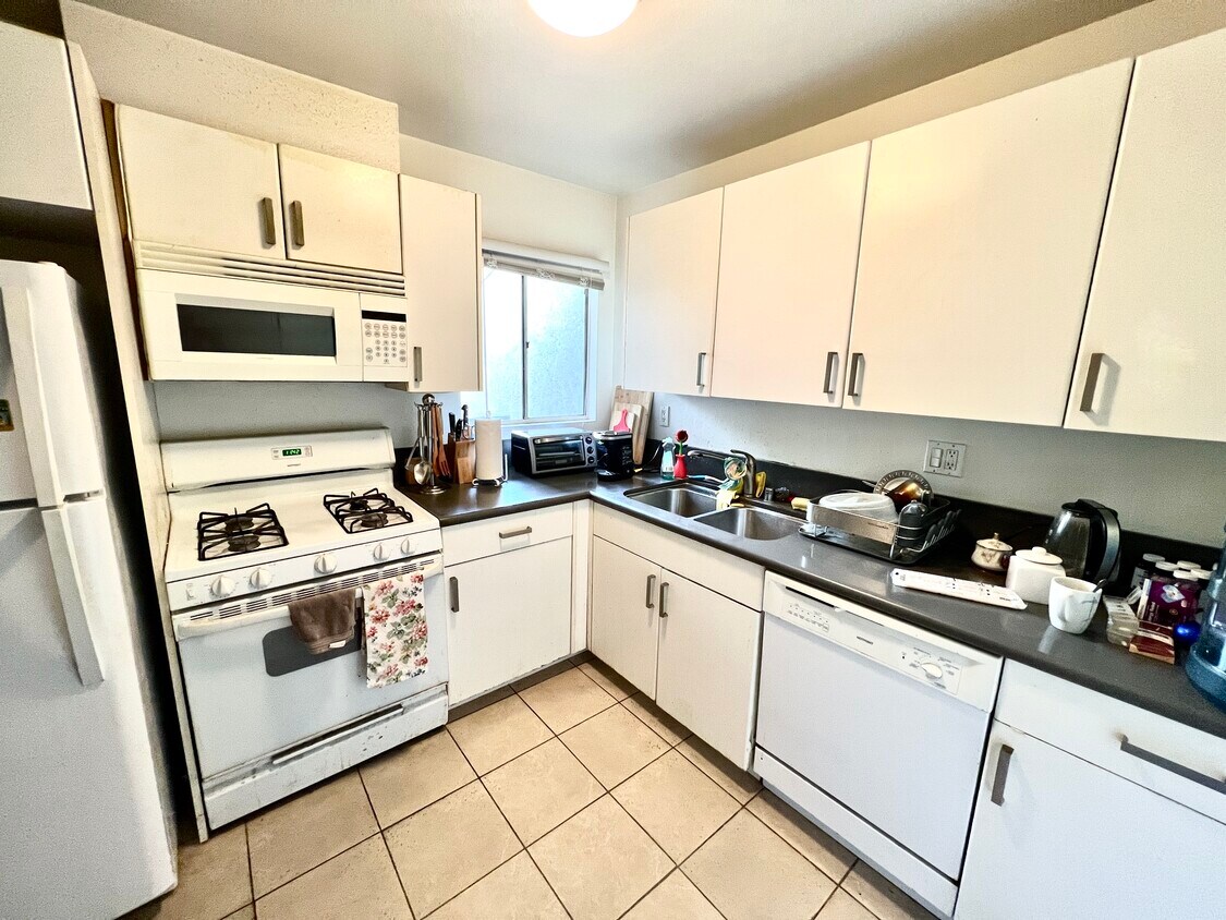 18350 Hatteras St Unit 243, Tarzana, CA 91356 Condo for Rent in