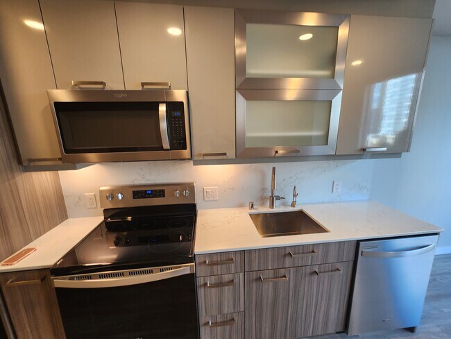 Building Photo - 888 Bellevue Apartments