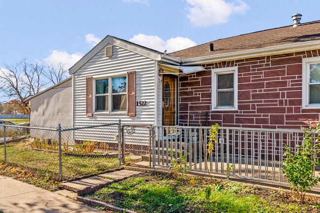 Building Photo - 1522 W 9th St