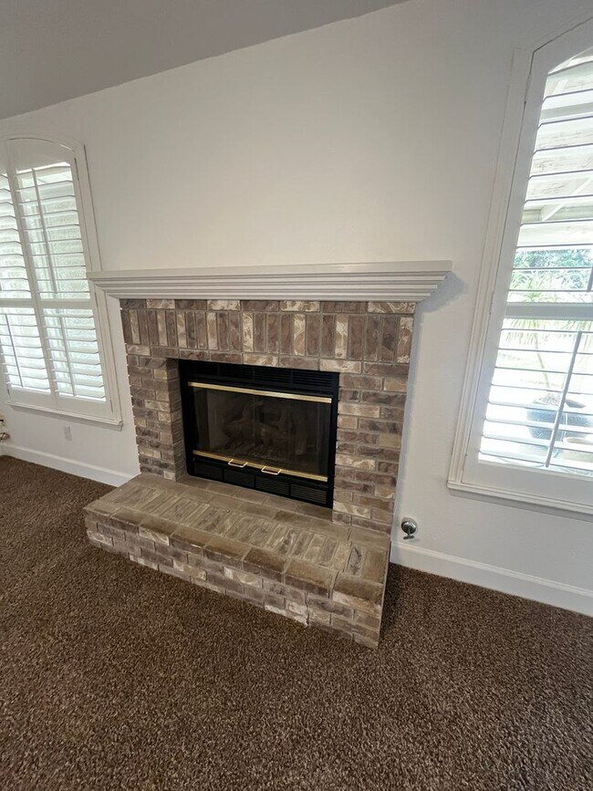 Foto del edificio - Beautiful Southside Visalia Home! Coming Soon!
