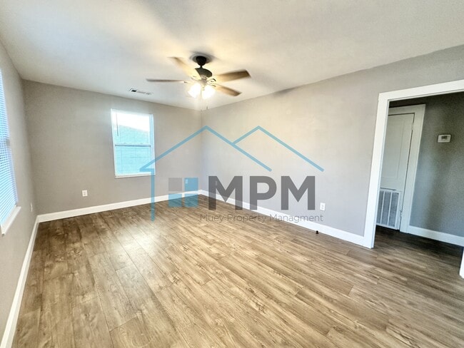 Foto del edificio - 119 S Riverbend Dr