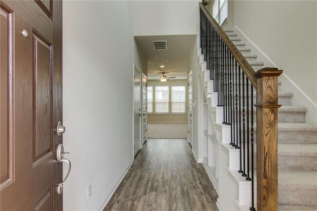 Foto del edificio - 15912 Windroot St