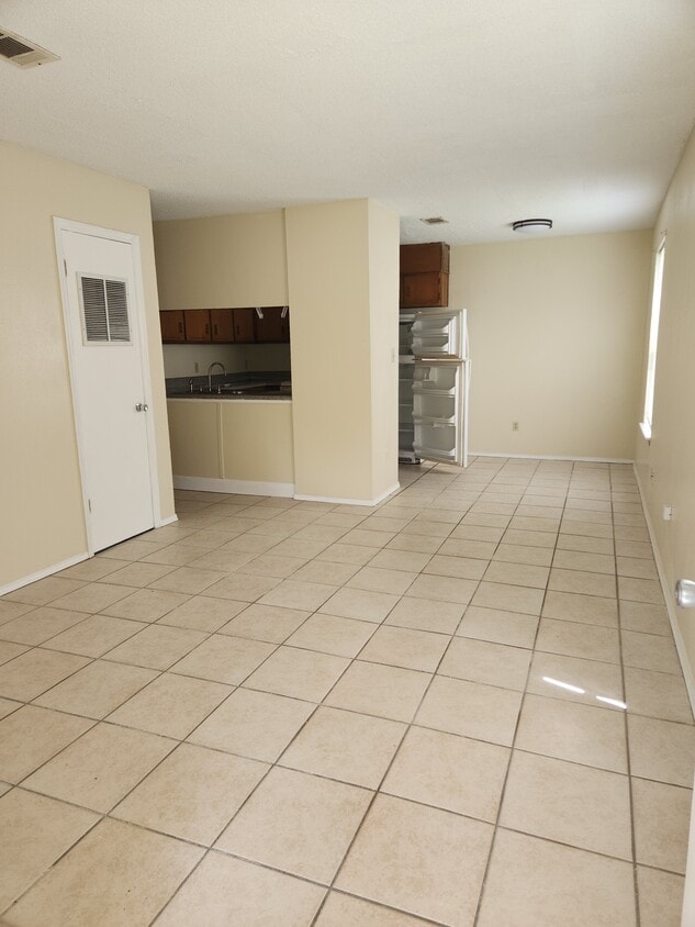 Living room - 617 Woodsman Dr