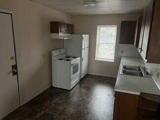 Building Photo - 1802 Chandler Rd W