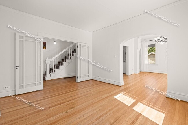 Foto del edificio - University Park Farmhouse with Yard, Deck ...