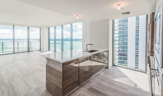 Foto del edificio - 460 NE 28th St