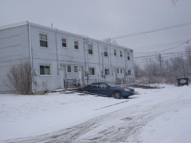 Building Photo - 484 Hickory St