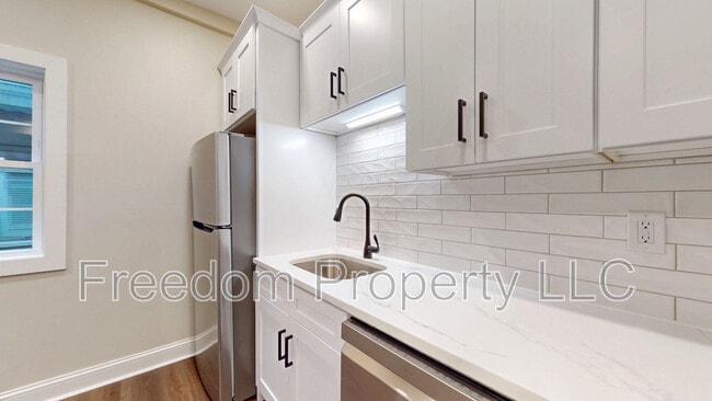 Building Photo - 130 Center St