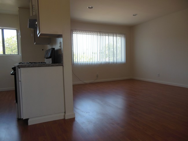 Building Photo - 5445 Lindley Ave
