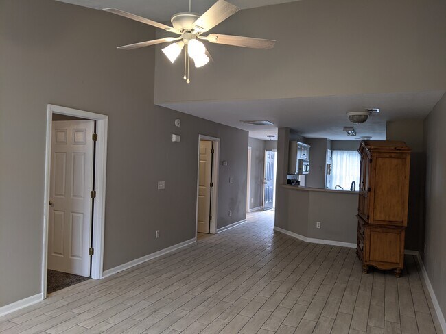 Building Photo - 135 Bevington Dr