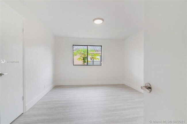 Building Photo - 2926 S University Dr
