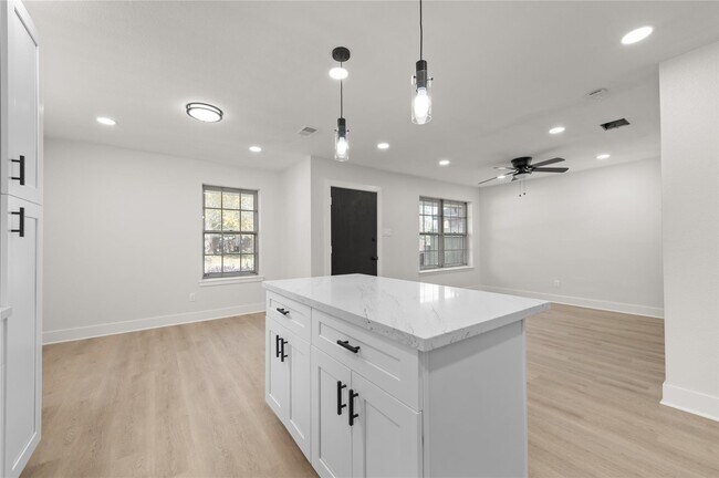 Foto del edificio - 1107 Progreso Dr