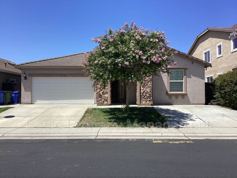Primary Photo - 5318 White Lotus Way