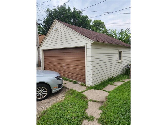 Foto del edificio - 5028 Bloomington Ave
