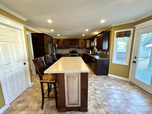 Building Photo - 6 Banyan Pl