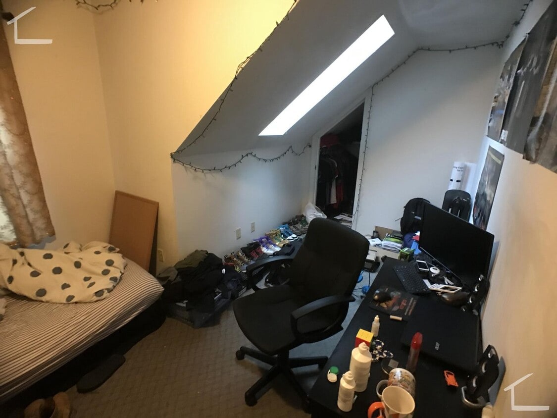 Building Photo - HUGE 4 bed apartment - Allston - 9/1/26 (0.13 miles to Green Line)