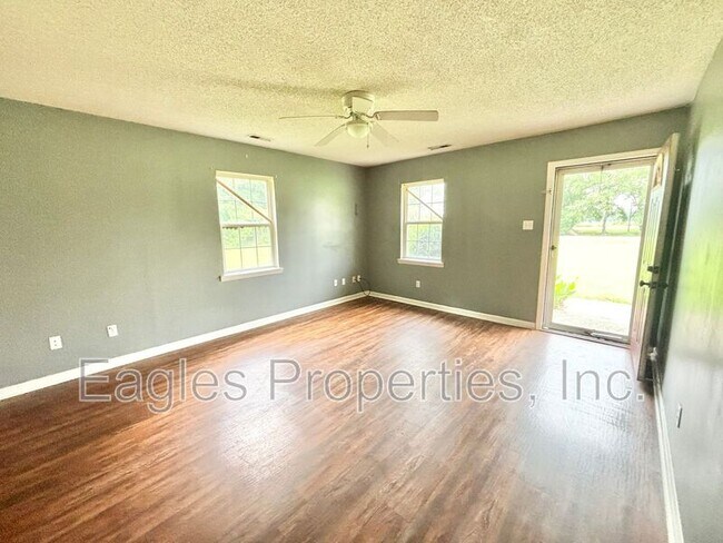 Foto del edificio - 409 Hill Loop Rd