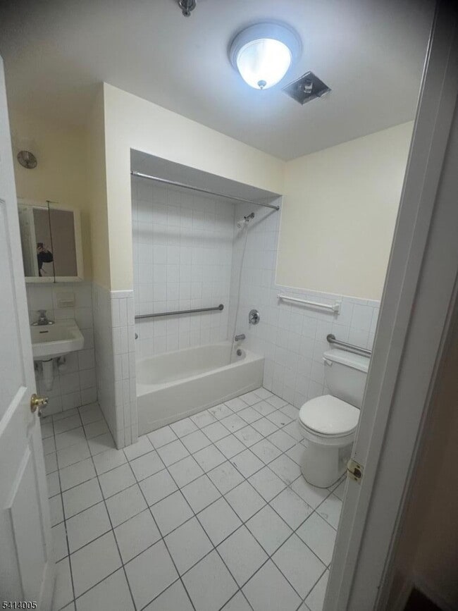 Foto del edificio - 620 1st Ave