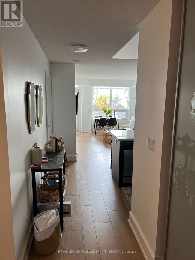 Photo du bâtiment - 676-676 Sheppard Ave E