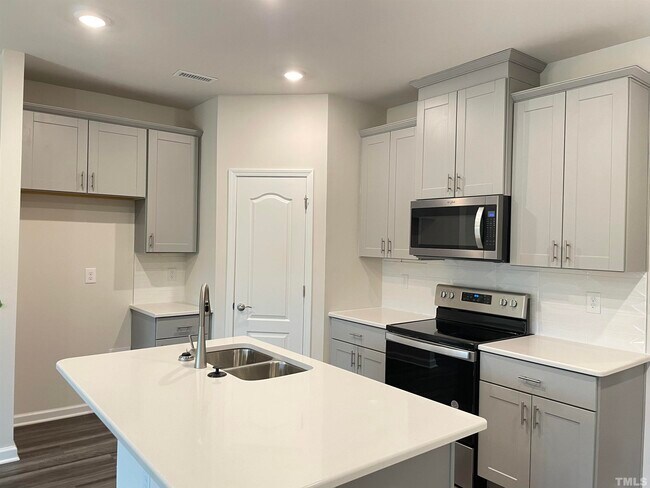 Building Photo - 107 Joneshaven Dr