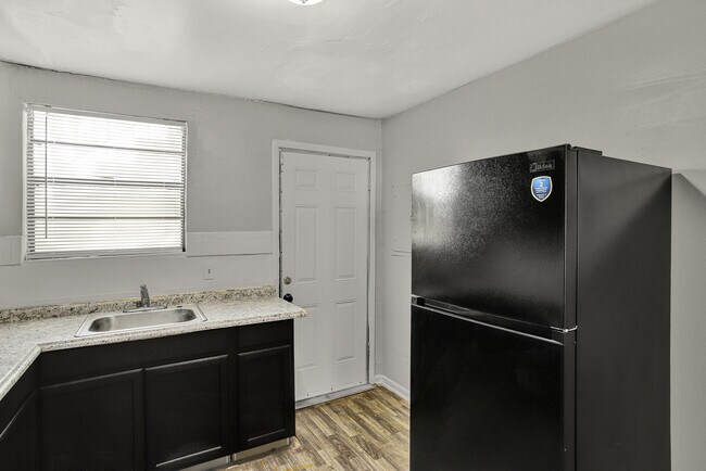 Building Photo - 5634 Astor Pl
