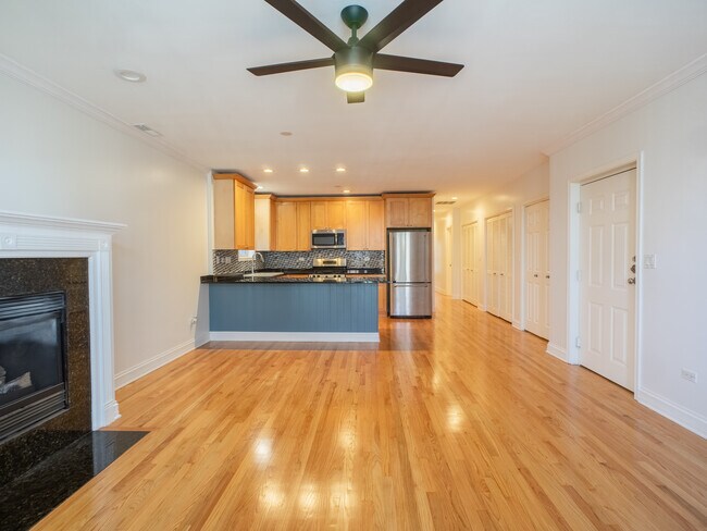 Living Room & Kitchen - 4860 N Kenmore Ave