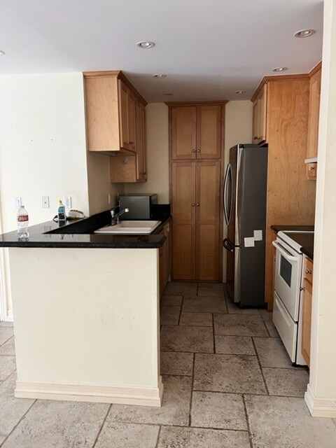 Kitchen - 7740 Redlands St