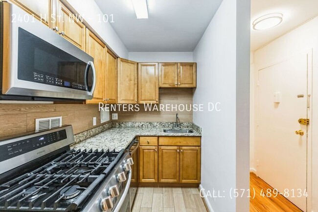 Building Photo - Stunning 2Bd/1Bth condo nestled in the hea...