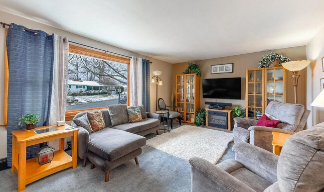 Foto del edificio - Charming 3 Bedroom in Overlook Heights