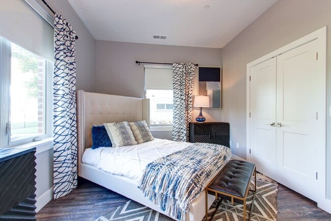 Building Photo - Park East