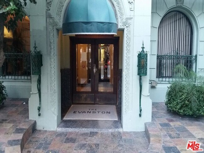 Foto del edificio - 630 S Kenmore Ave