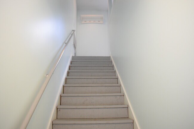 Foto del edificio - 393 Whisper Park Dr