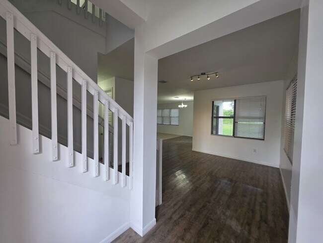 Building Photo - 19117 NE 8th Ct
