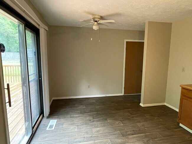 Building Photo - 3105 Charlotte Mill Dr