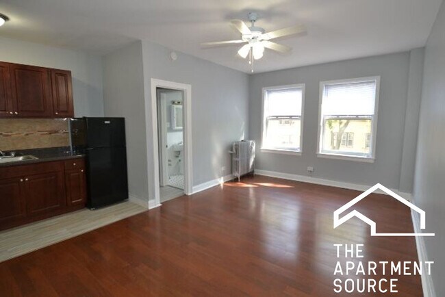Foto del edificio - 6930 N Greenview Ave