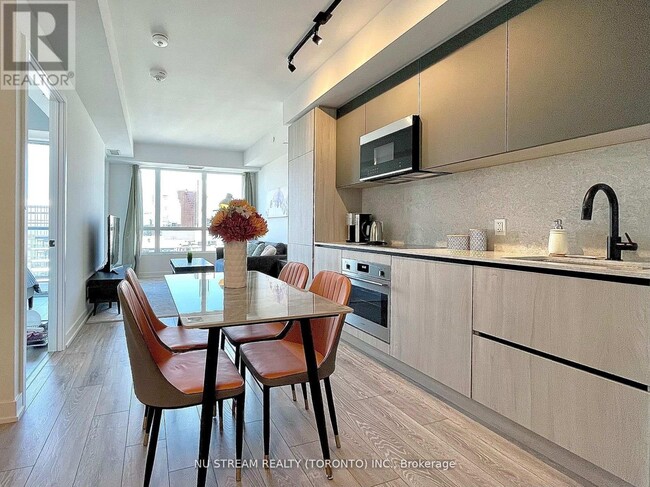 Building Photo - 108 Peter St