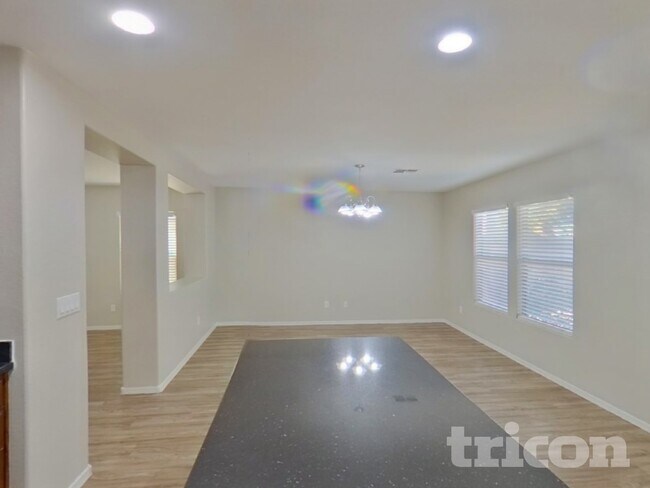 Building Photo - 40268 W Helen Ct