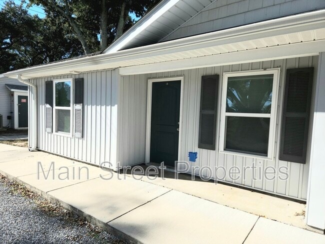 Foto del edificio - 313 N Navy Blvd