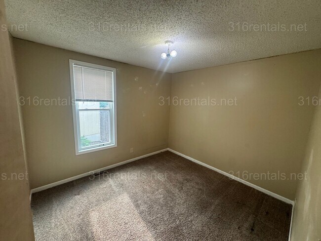 Foto del edificio - $1150 - 3 bed 1 bath - Single Family Home
