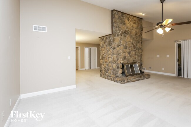 Building Photo - 240 Hollyberry Ln