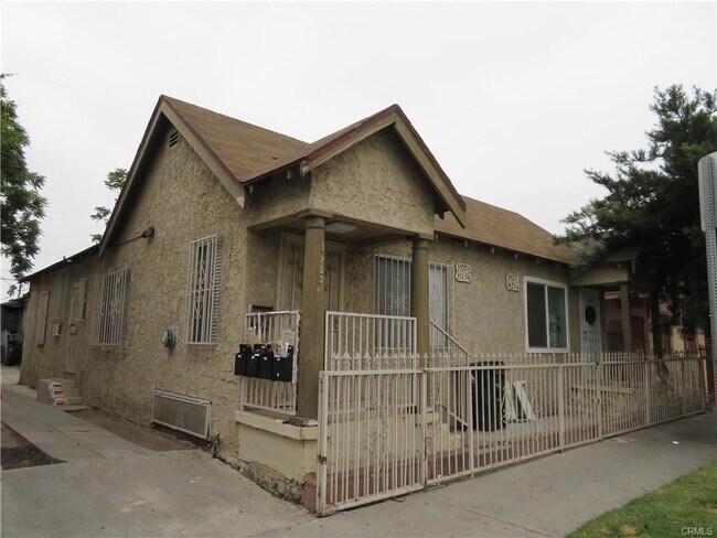 Foto del edificio - 3923 Normandie Ave