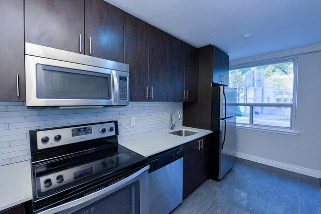 Building Photo - Ava Manor