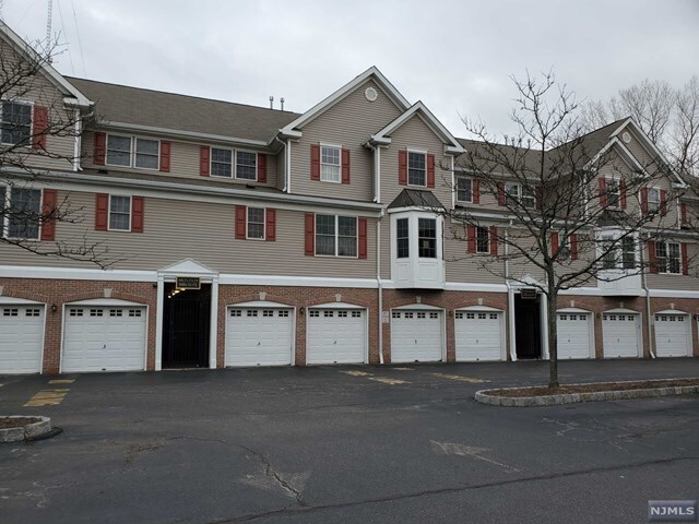 Primary Photo - 67 Birch St