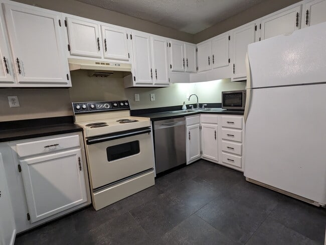 Building Photo - 1909 16th Ave S