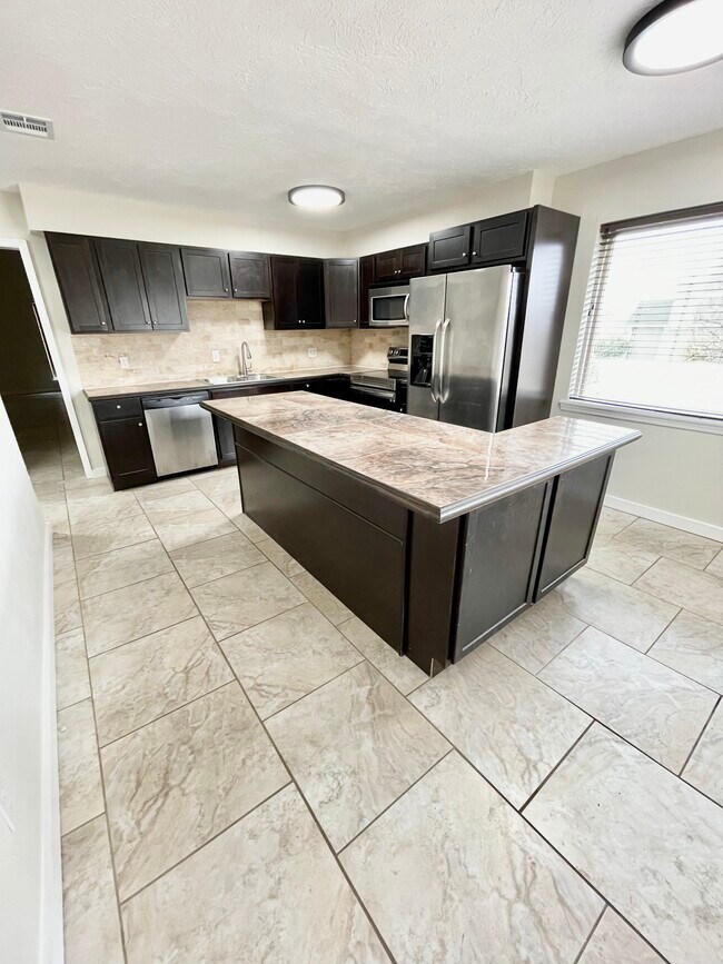 Foto del edificio - 10904 Springhollow Rd