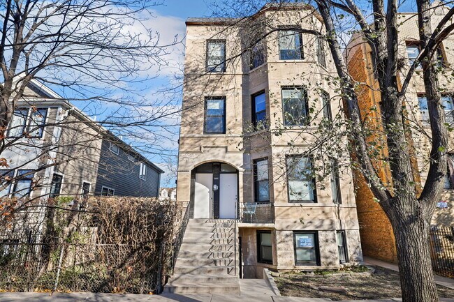 Building Photo - 2952 W Nelson St