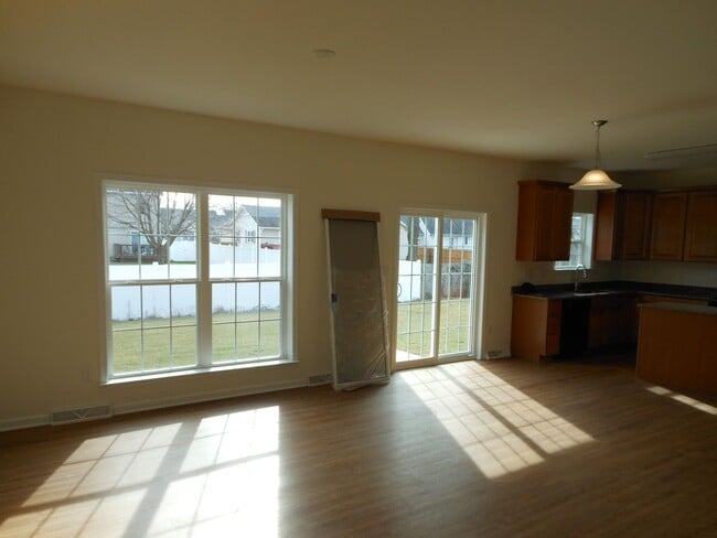 Foto del edificio - Dont miss out on this great home! Availabl...