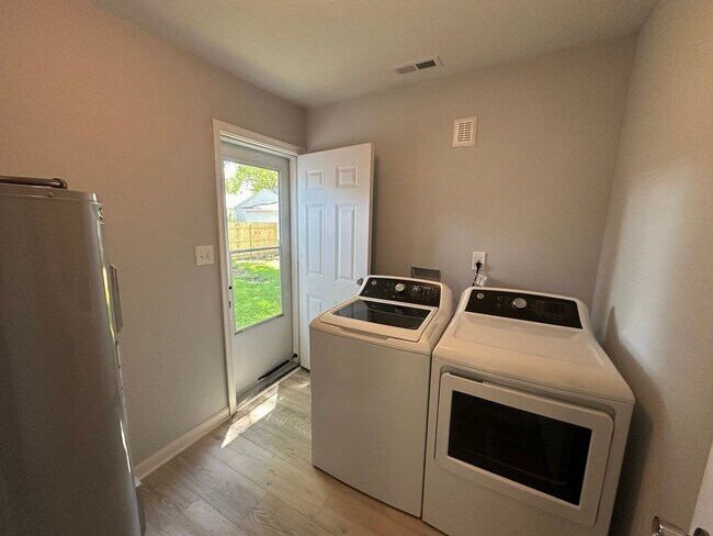 Foto del edificio - 2 Bed 2 Bath House